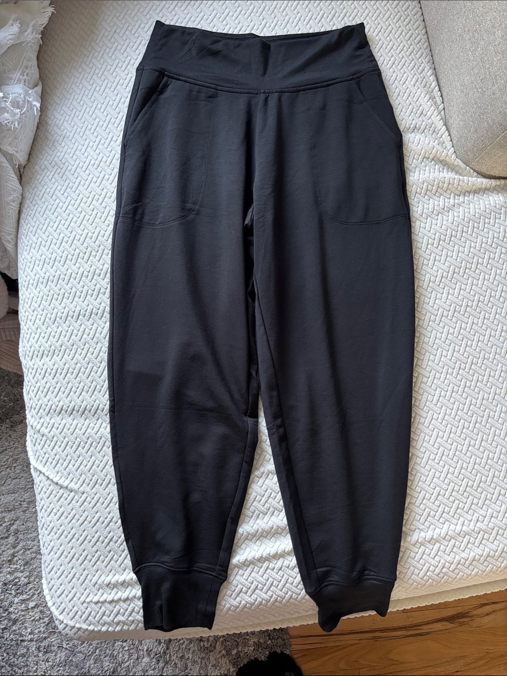 NWOT Athleta Black Coaster Luxe Jogger, Medium